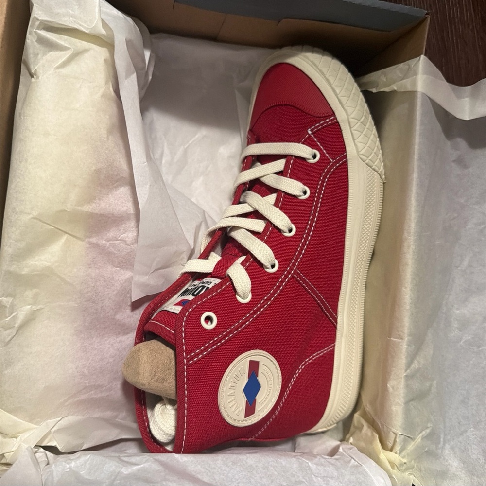 Shoes Universal Men's 5.5  Women's 7 Palladium Palla Louvel Hi Top Sneakers Red